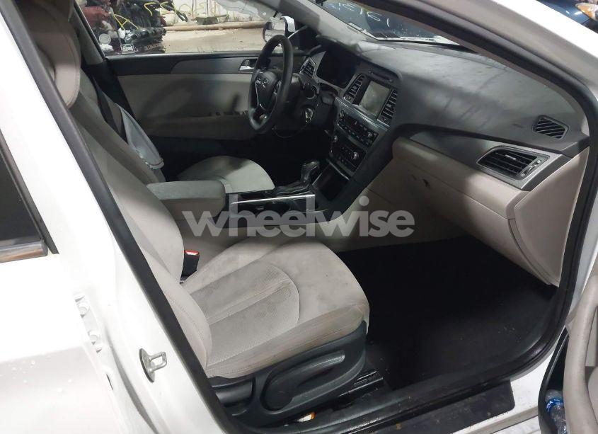 Photo 5 of 2016 Hyundai Sonata SE (VIN 5NPE24AF4GH260585)
