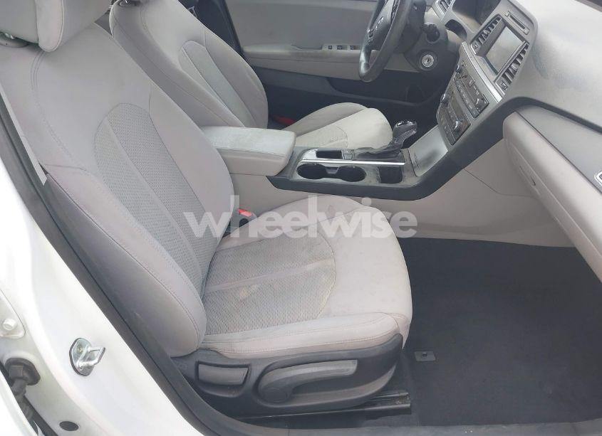 Photo 5 of 2016 Hyundai Sonata SE (VIN 5NPE24AF4GH261493)
