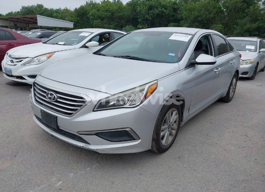 Photo 2 of 2016 Hyundai Sonata SE (VIN 5NPE24AF4GH264670)