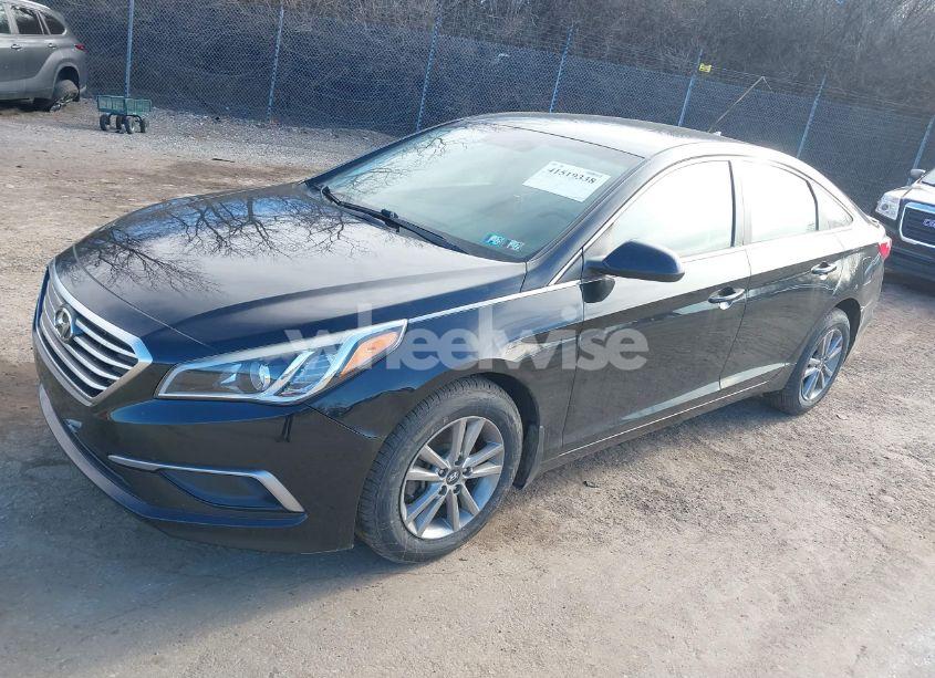 Photo 2 of 2016 Hyundai Sonata SE (VIN 5NPE24AF4GH291044)