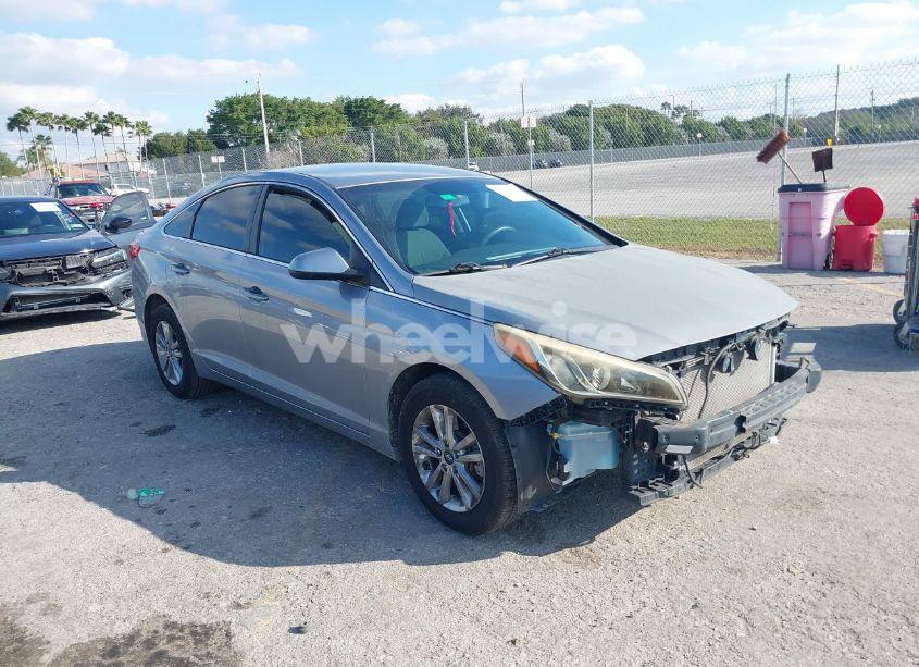 2016 Hyundai Sonata SE (VIN 5NPE24AF4GH295952) main photo