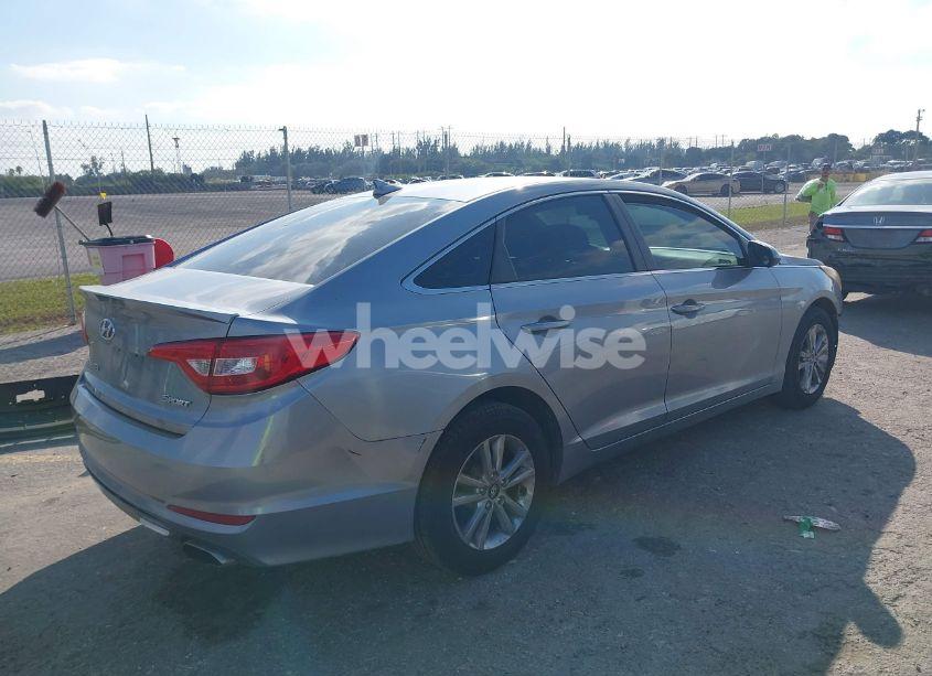 Photo 4 of 2016 Hyundai Sonata SE (VIN 5NPE24AF4GH295952)