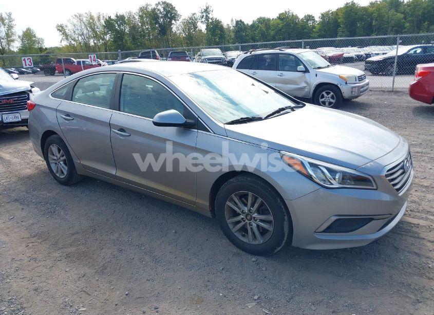 2016 Hyundai Sonata SE (VIN 5NPE24AF4GH318145) main photo