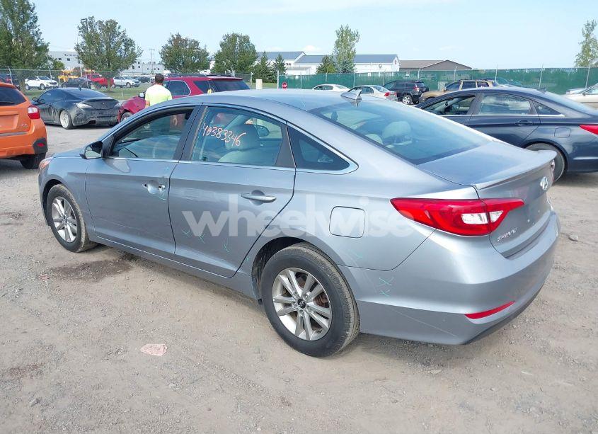 Photo 3 of 2016 Hyundai Sonata SE (VIN 5NPE24AF4GH318145)