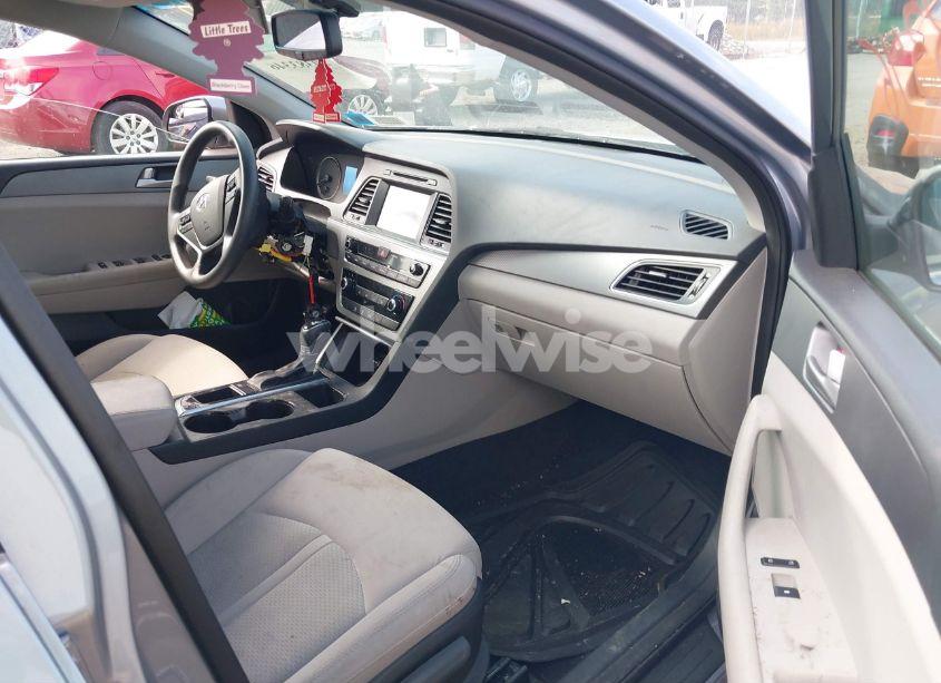 Photo 5 of 2016 Hyundai Sonata SE (VIN 5NPE24AF4GH318145)