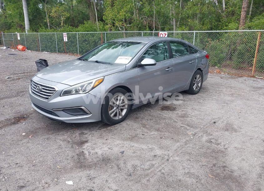 Photo 2 of 2016 Hyundai Sonata SE (VIN 5NPE24AF4GH331946)