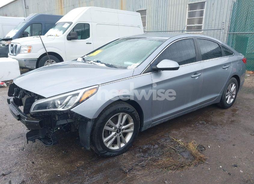 Photo 2 of 2016 Hyundai Sonata SE (VIN 5NPE24AF4GH338802)