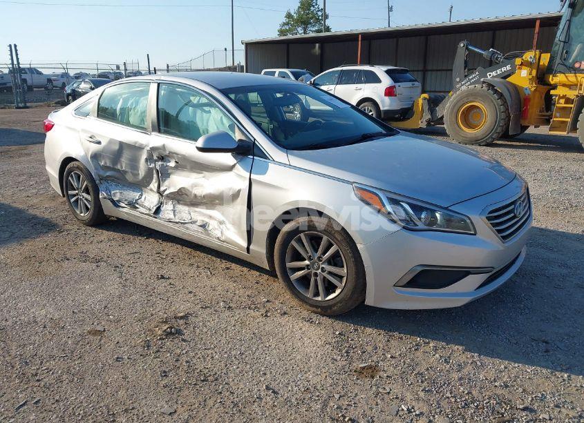 2016 Hyundai Sonata SE (VIN 5NPE24AF4GH352926) main photo