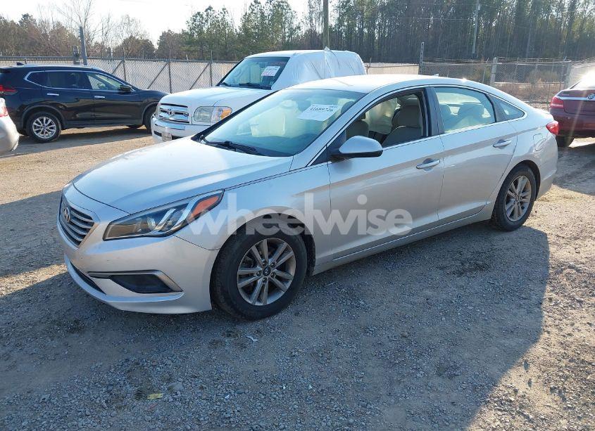 Photo 2 of 2016 Hyundai Sonata SE (VIN 5NPE24AF4GH352926)