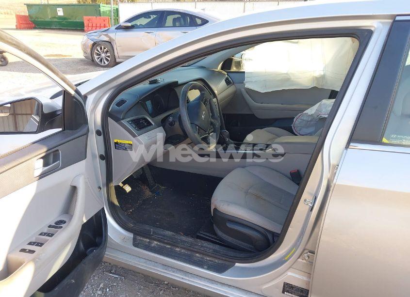Photo 5 of 2016 Hyundai Sonata SE (VIN 5NPE24AF4GH352926)