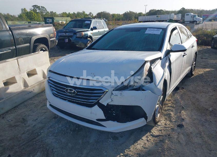 Photo 2 of 2016 Hyundai Sonata SE (VIN 5NPE24AF4GH368270)