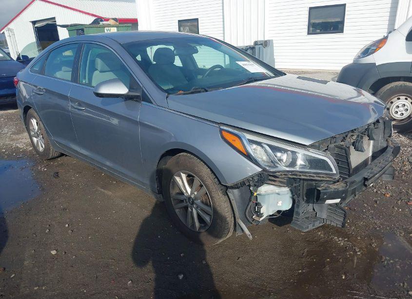 2016 Hyundai Sonata SE (VIN 5NPE24AF4GH371640) main photo