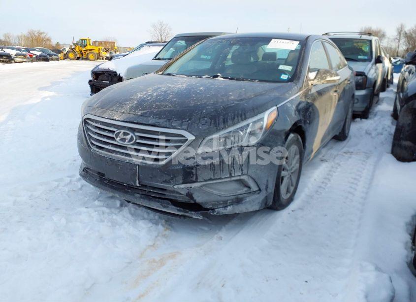 Photo 2 of 2016 Hyundai Sonata SE (VIN 5NPE24AF4GH374845)