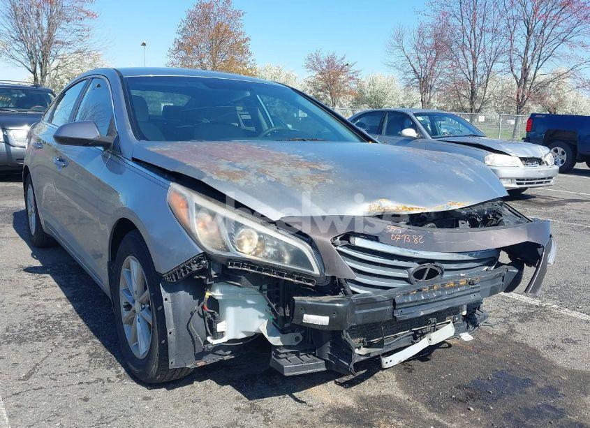 2016 Hyundai Sonata SE (VIN 5NPE24AF4GH407925) main photo