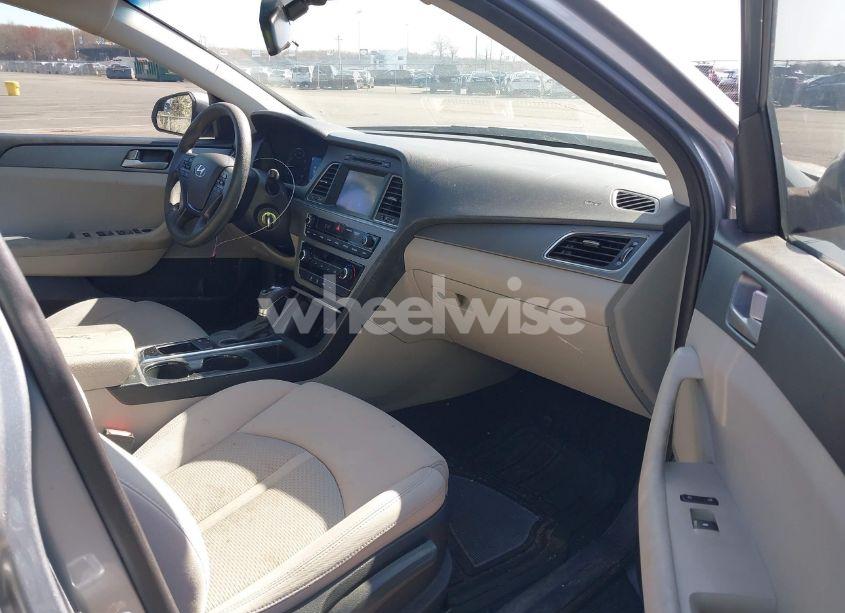 Photo 5 of 2016 Hyundai Sonata SE (VIN 5NPE24AF4GH407925)
