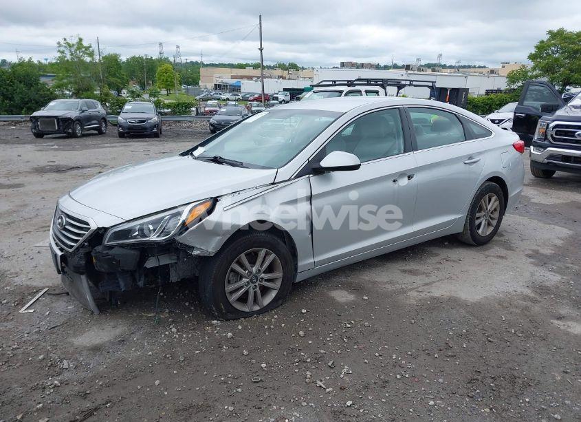 Photo 2 of 2016 Hyundai Sonata SE (VIN 5NPE24AF4GH415913)