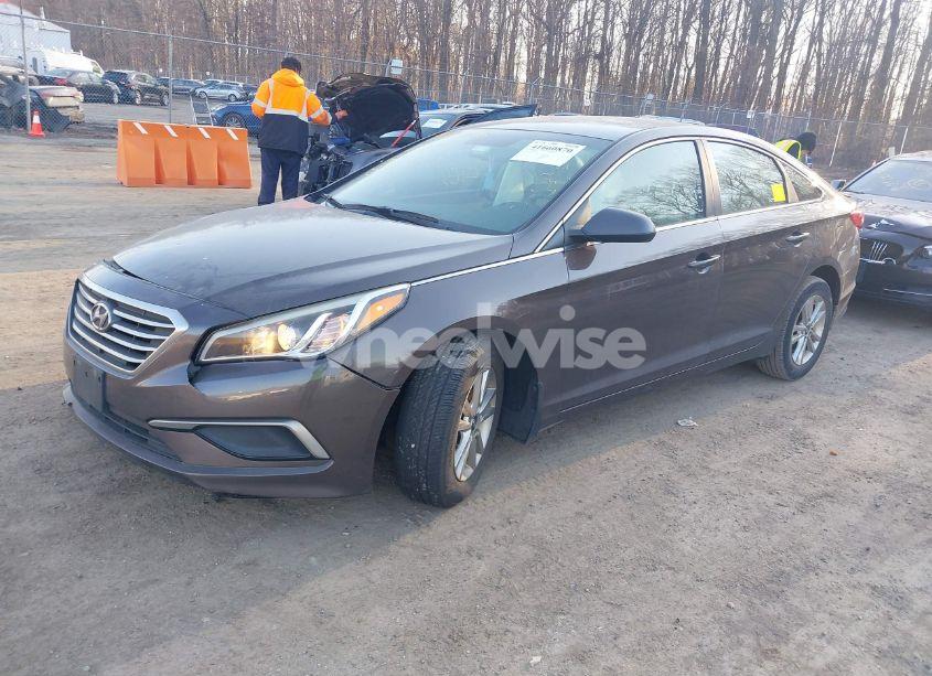 Photo 2 of 2017 Hyundai Sonata SE (VIN 5NPE24AF4HH482870)