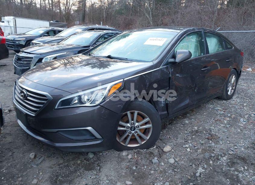 Photo 2 of 2017 Hyundai Sonata SE (VIN 5NPE24AF4HH563559)