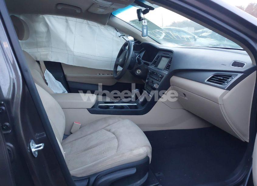 Photo 5 of 2017 Hyundai Sonata SE (VIN 5NPE24AF4HH563559)