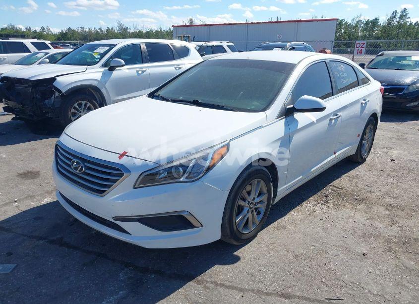 Photo 2 of 2017 Hyundai Sonata SE (VIN 5NPE24AF4HH568809)