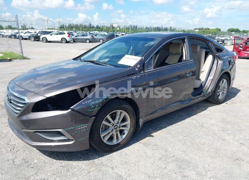 Photo 2 of 2017 Hyundai Sonata SE (VIN 5NPE24AF4HH577624)