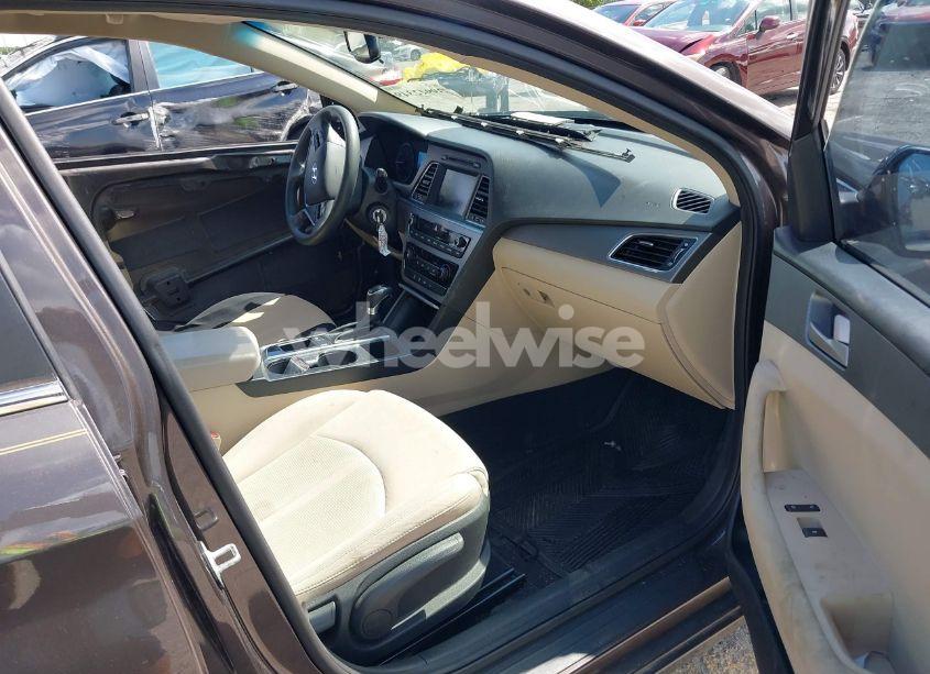 Photo 5 of 2017 Hyundai Sonata SE (VIN 5NPE24AF4HH577624)