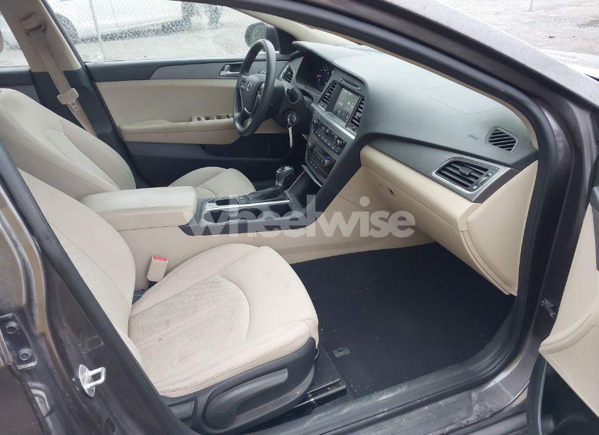 Photo 5 of 2017 Hyundai Sonata SE (VIN 5NPE24AF4HH591619)