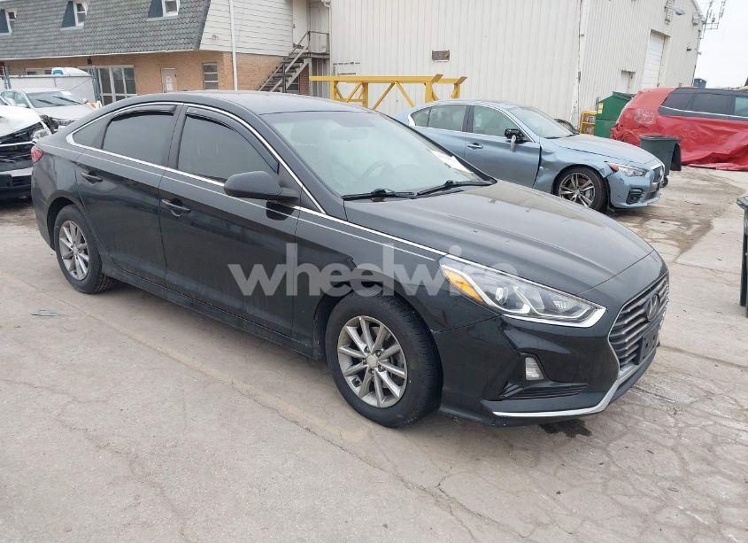 2018 Hyundai Sonata SE (VIN 5NPE24AF4JH648181) main photo