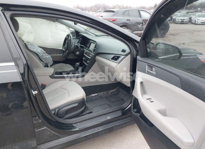 Photo 5 of 2018 Hyundai Sonata SE (VIN 5NPE24AF4JH648181)