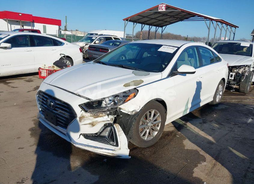 Photo 2 of 2018 Hyundai Sonata SE (VIN 5NPE24AF4JH662386)
