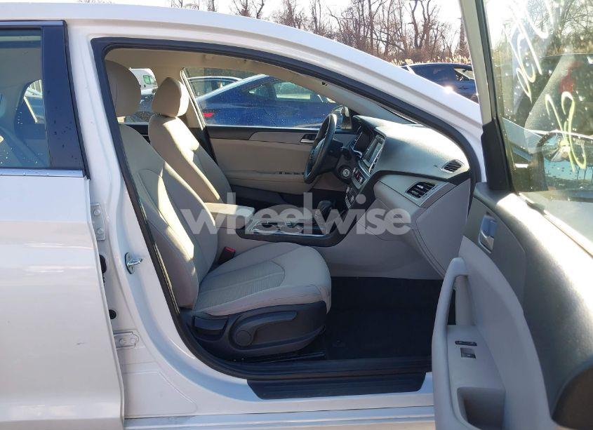 Photo 5 of 2018 Hyundai Sonata SE (VIN 5NPE24AF4JH662386)