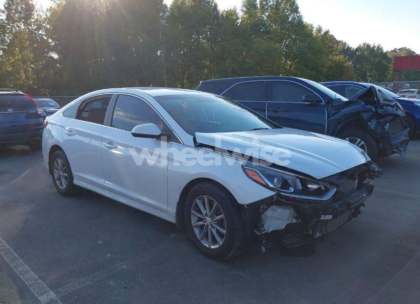 2018 Hyundai Sonata SE (VIN 5NPE24AF4JH663912) main photo