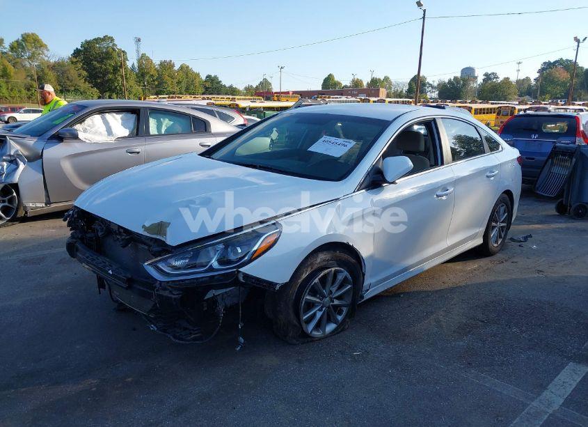 Photo 2 of 2018 Hyundai Sonata SE (VIN 5NPE24AF4JH663912)