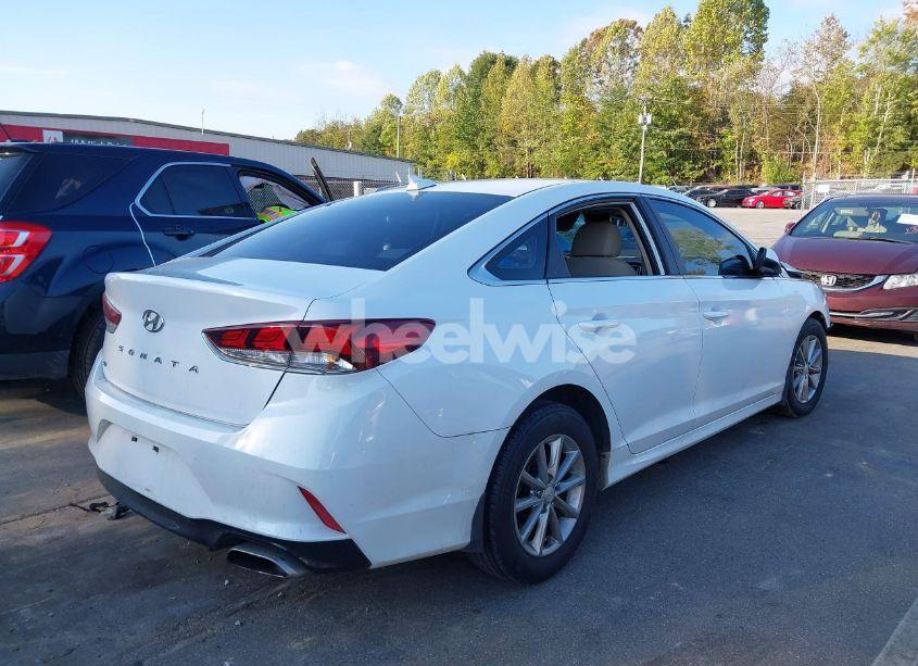 Photo 4 of 2018 Hyundai Sonata SE (VIN 5NPE24AF4JH663912)
