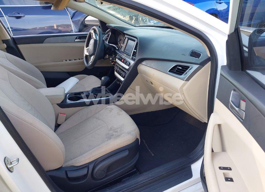 Photo 5 of 2018 Hyundai Sonata SE (VIN 5NPE24AF4JH663912)