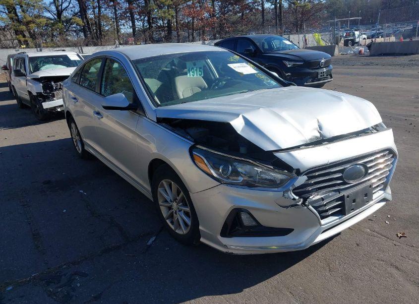 2018 Hyundai Sonata SE (VIN 5NPE24AF4JH673372) main photo