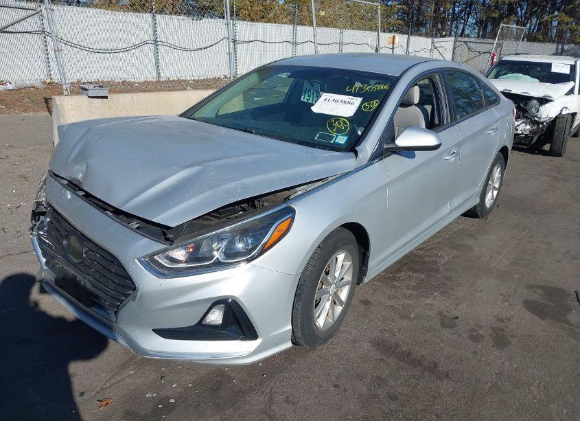 Photo 2 of 2018 Hyundai Sonata SE (VIN 5NPE24AF4JH673372)