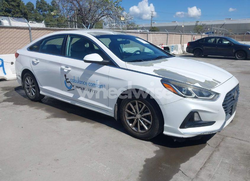 2018 Hyundai Sonata SE (VIN 5NPE24AF4JH674506) main photo