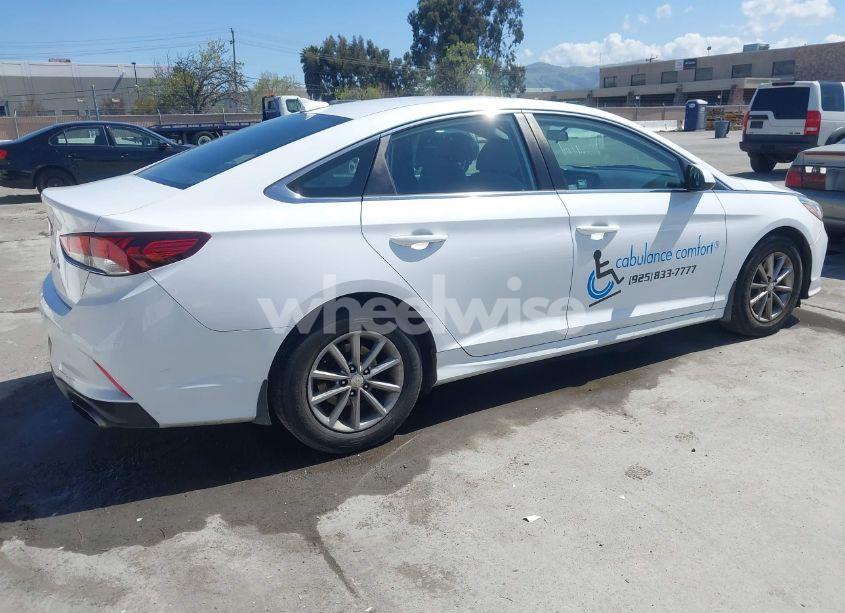 Photo 4 of 2018 Hyundai Sonata SE (VIN 5NPE24AF4JH674506)