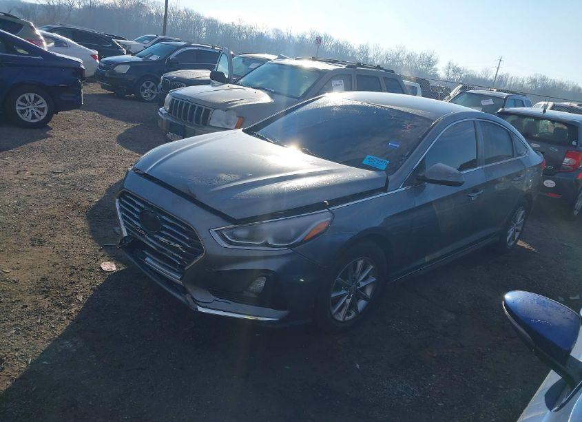 Photo 2 of 2018 Hyundai Sonata SE (VIN 5NPE24AF4JH680967)