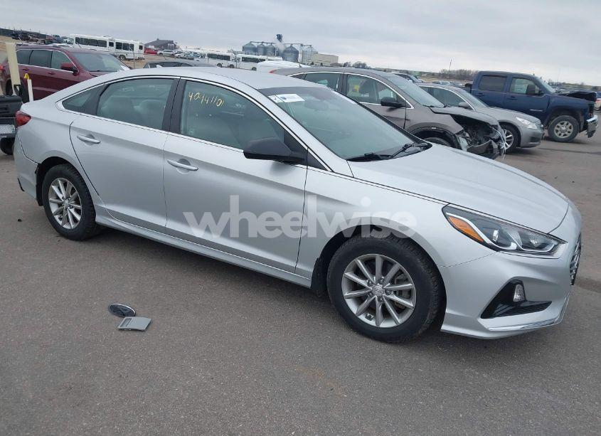 2018 Hyundai Sonata SE (VIN 5NPE24AF4JH681259) main photo