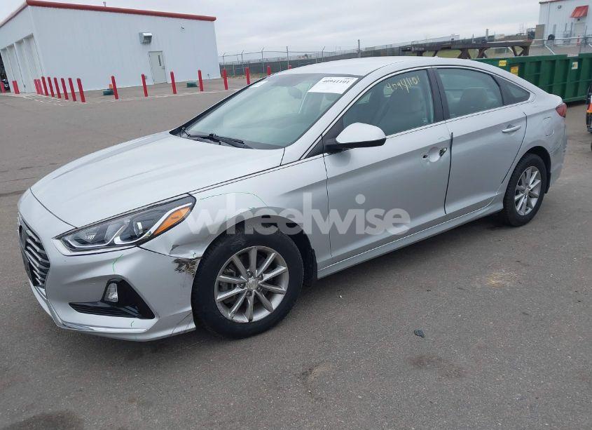 Photo 2 of 2018 Hyundai Sonata SE (VIN 5NPE24AF4JH681259)