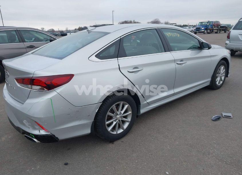 Photo 4 of 2018 Hyundai Sonata SE (VIN 5NPE24AF4JH681259)