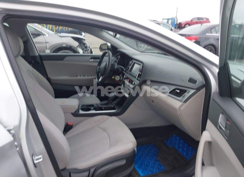 Photo 5 of 2018 Hyundai Sonata SE (VIN 5NPE24AF4JH681259)