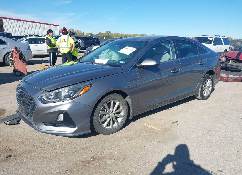 Photo 2 of 2018 Hyundai Sonata SE (VIN 5NPE24AF4JH694514)