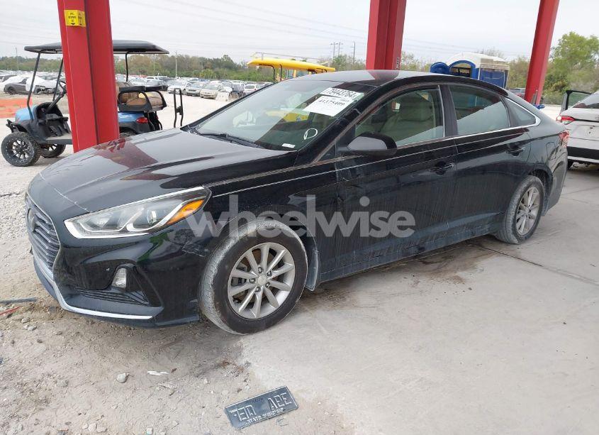 Photo 2 of 2018 Hyundai Sonata SE (VIN 5NPE24AF4JH700246)