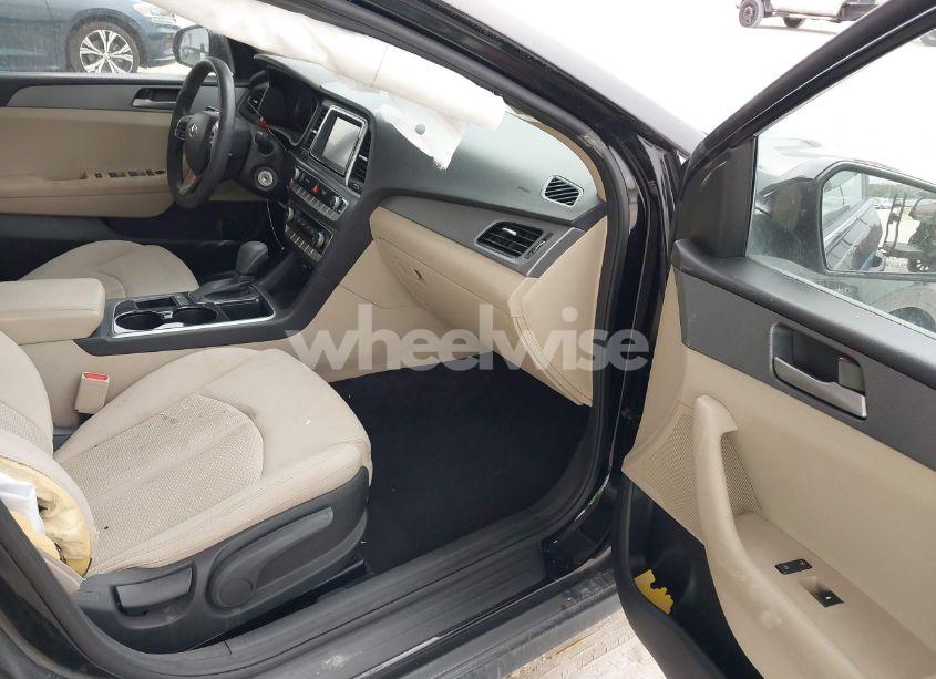 Photo 5 of 2018 Hyundai Sonata SE (VIN 5NPE24AF4JH700246)