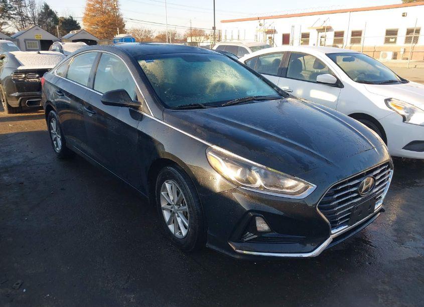 2018 Hyundai Sonata SE (VIN 5NPE24AF4JH725230) main photo