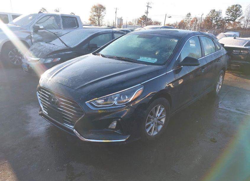 Photo 2 of 2018 Hyundai Sonata SE (VIN 5NPE24AF4JH725230)