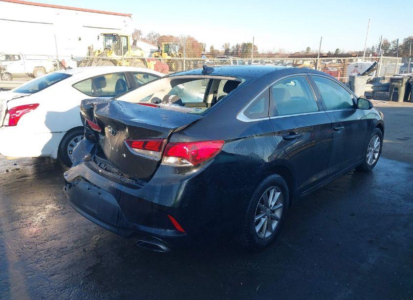 Photo 4 of 2018 Hyundai Sonata SE (VIN 5NPE24AF4JH725230)